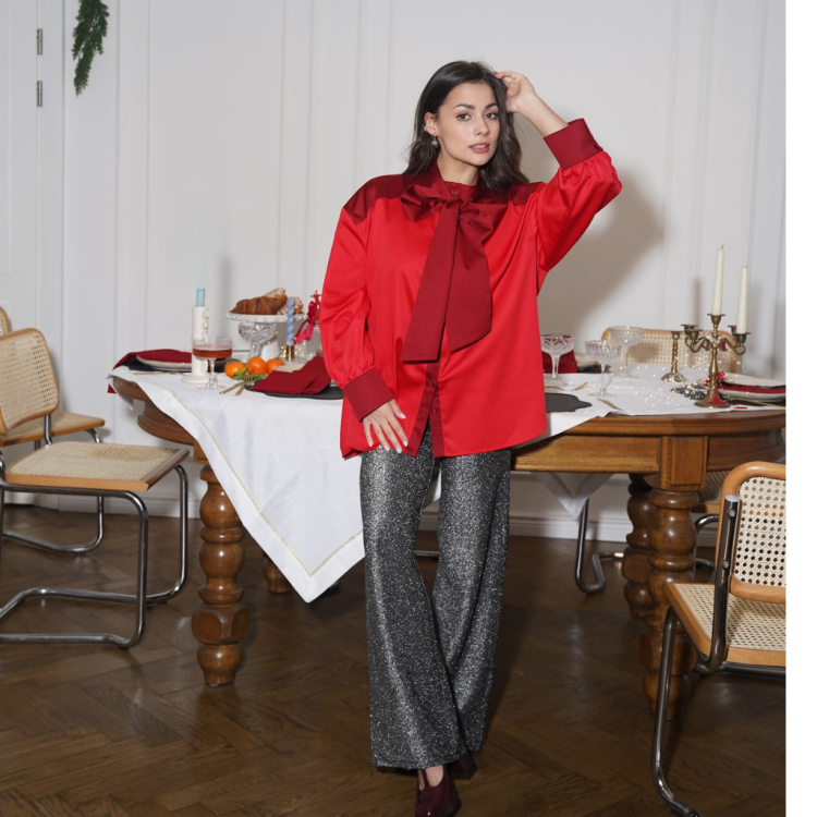 Czerwona koszula oversize z kokardą – elegancka stylizacja na święta lub wieczorne wyjście