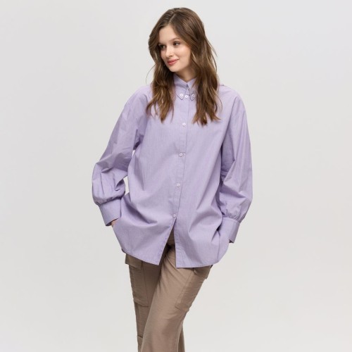 Bawełniana koszula oversize w delikatny biało-fioletowy prążek uszyta w duchu slow fashion.