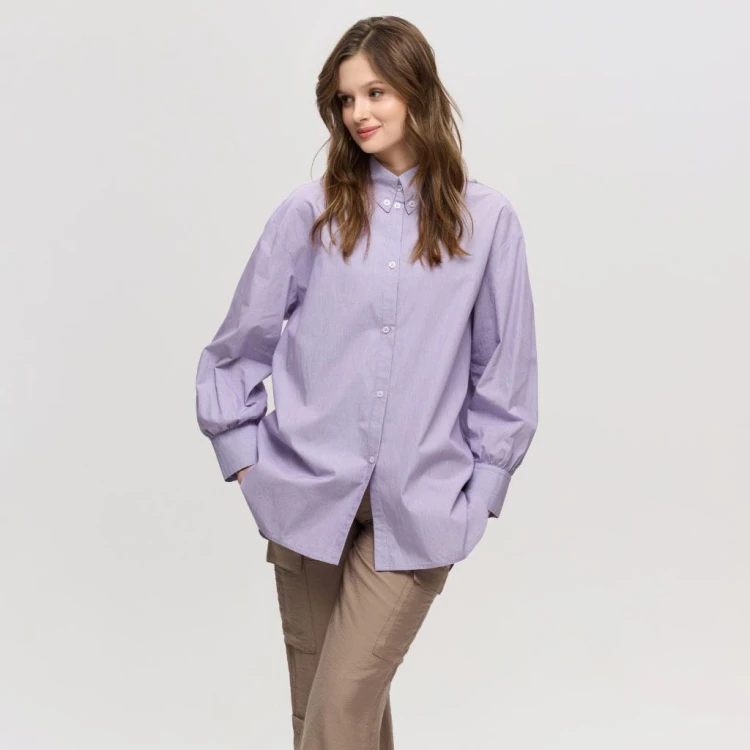 Bawełniana koszula oversize w delikatny biało-fioletowy prążek uszyta w duchu slow fashion.