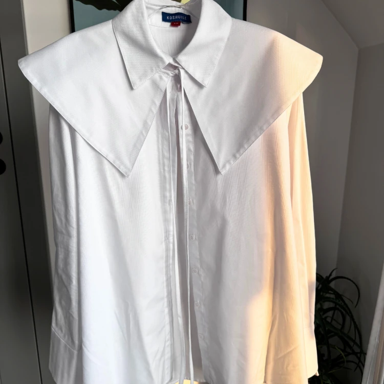 Wiązany kołnierzyk OSLO White – modny detal do stylizacji z koszulą